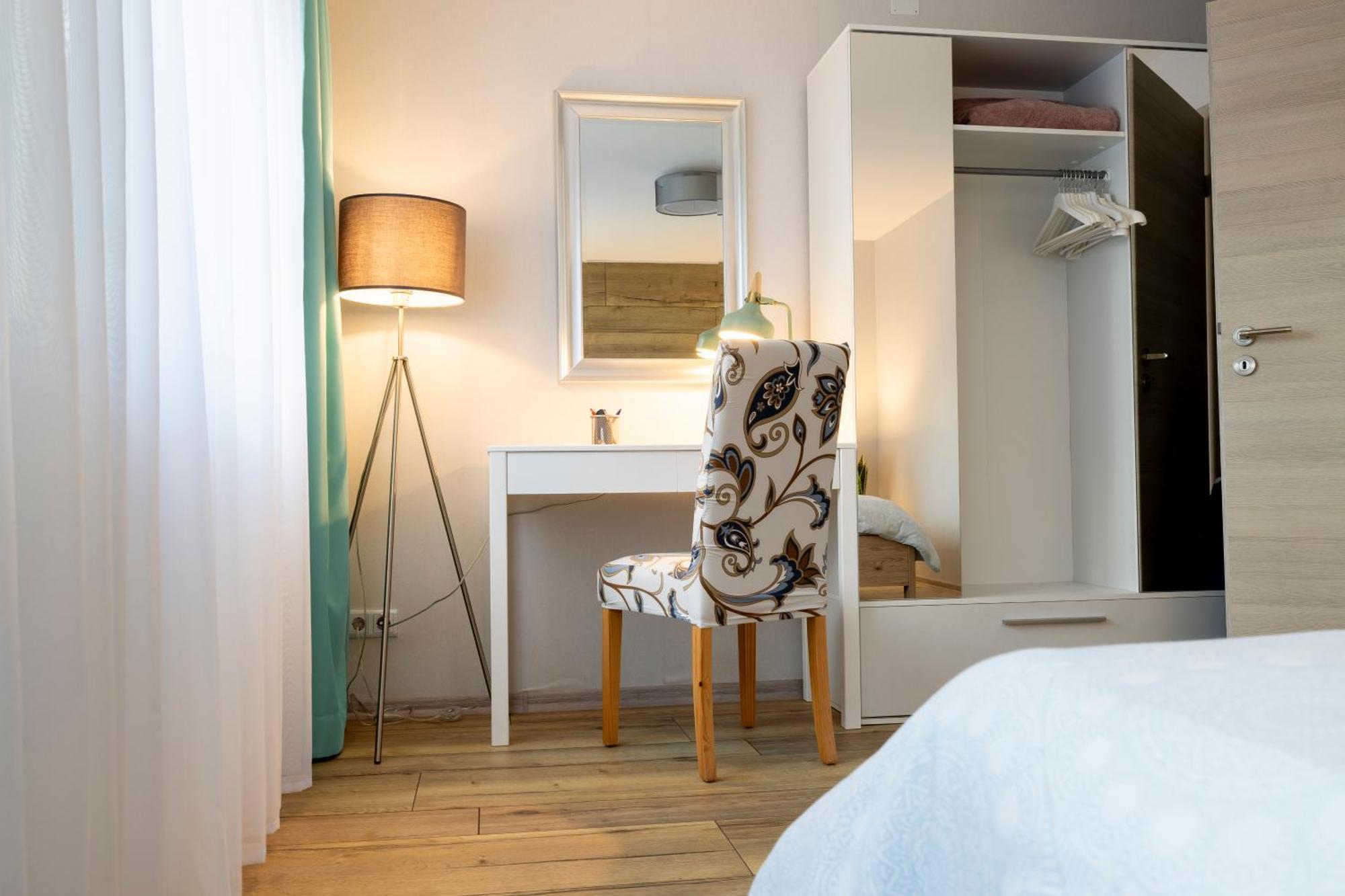 Design Apartment- 24H Self-Check-In - Bis 4 Pers - Parkplatz - Wifi - Balkon -Terrasse - In Direkter Weihernaehe - Radwege Schiffweiler Eksteriør bilde