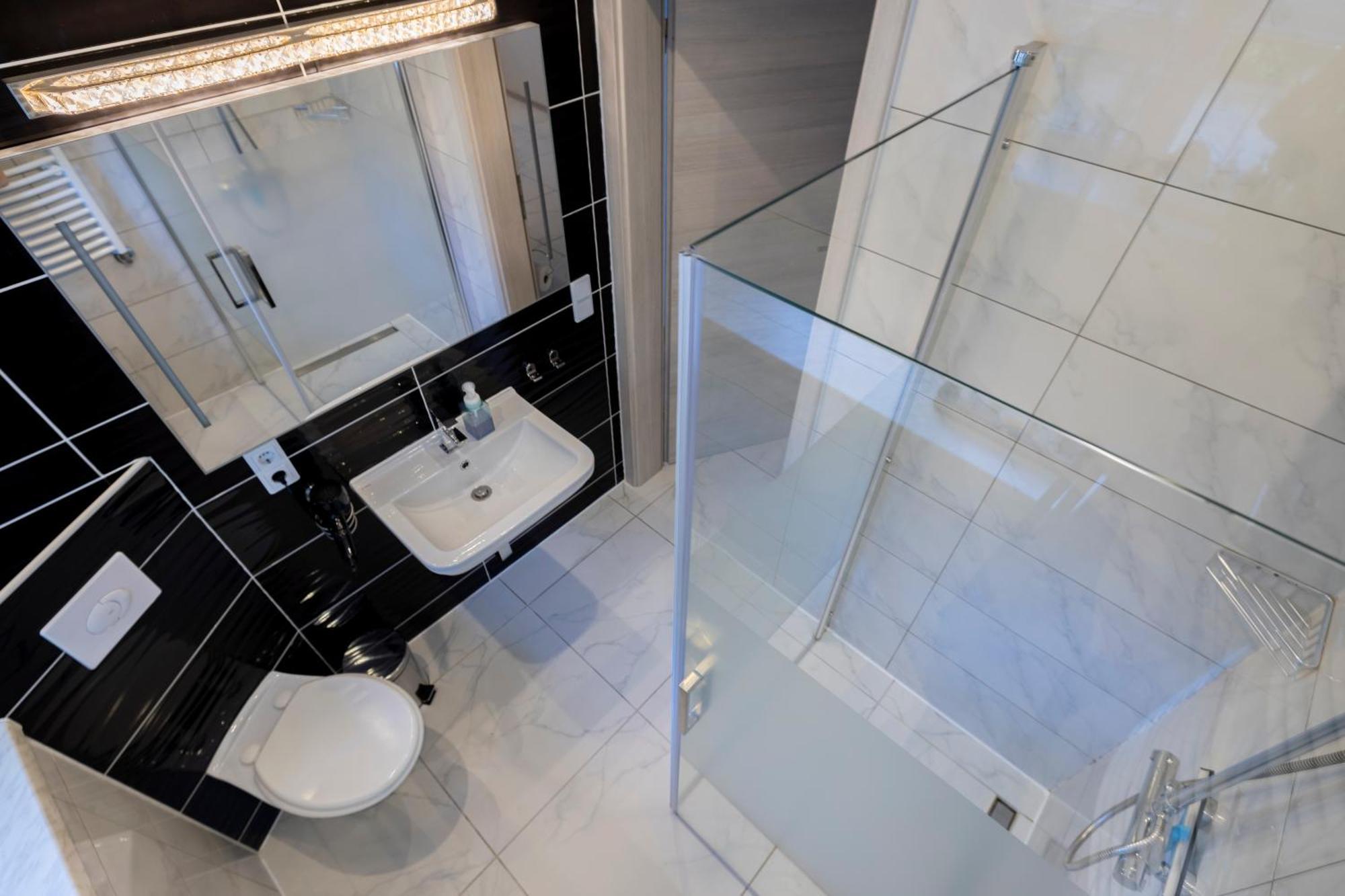 Design Apartment- 24H Self-Check-In - Bis 4 Pers - Parkplatz - Wifi - Balkon -Terrasse - In Direkter Weihernaehe - Radwege Schiffweiler Eksteriør bilde