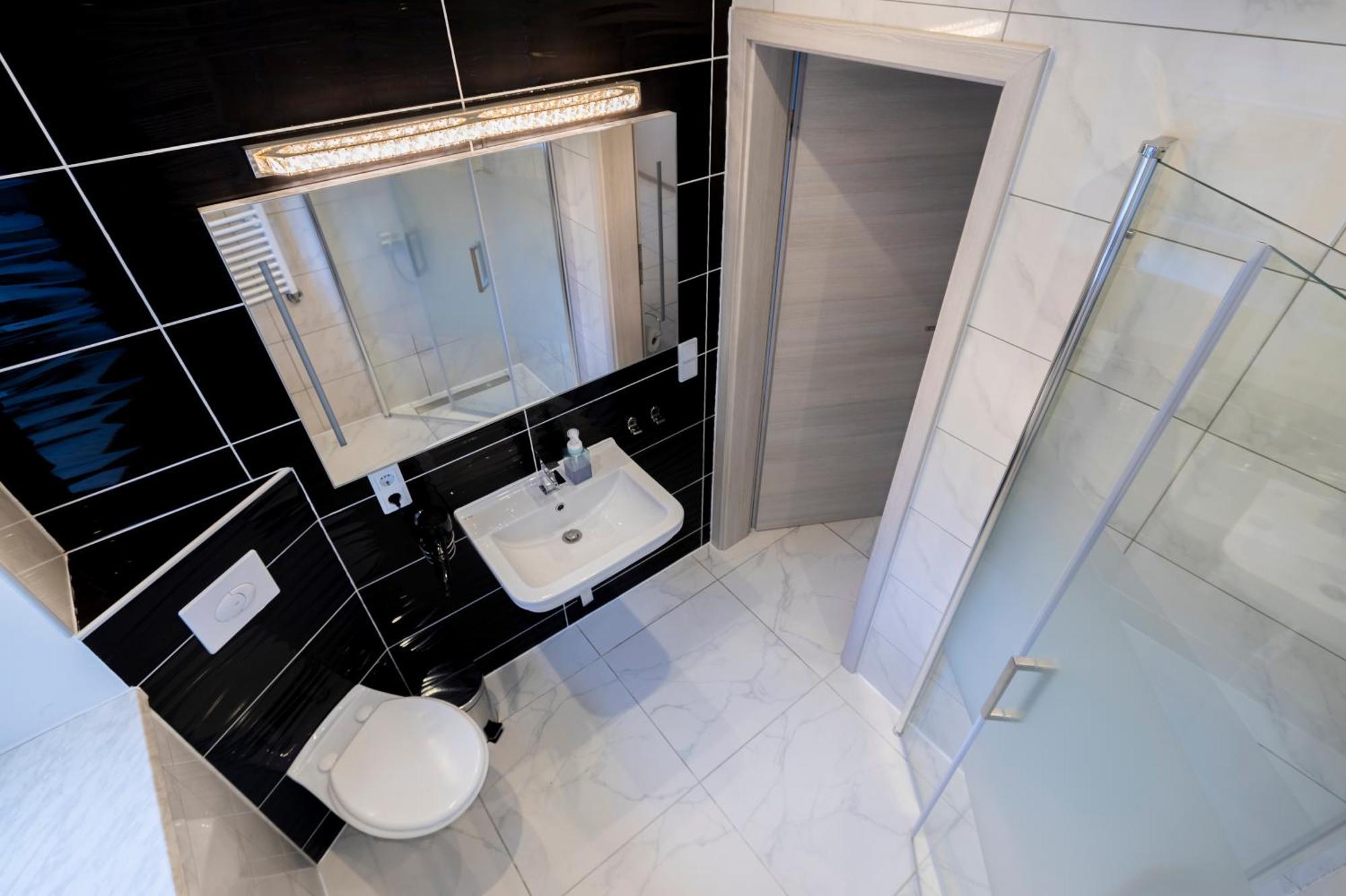 Design Apartment- 24H Self-Check-In - Bis 4 Pers - Parkplatz - Wifi - Balkon -Terrasse - In Direkter Weihernaehe - Radwege Schiffweiler Eksteriør bilde