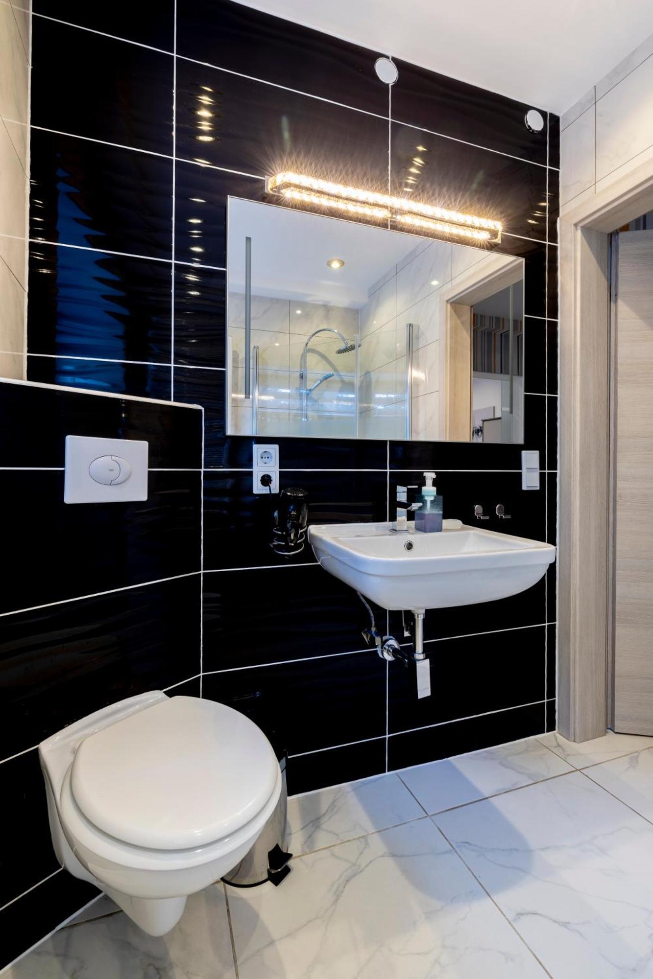 Design Apartment- 24H Self-Check-In - Bis 4 Pers - Parkplatz - Wifi - Balkon -Terrasse - In Direkter Weihernaehe - Radwege Schiffweiler Eksteriør bilde
